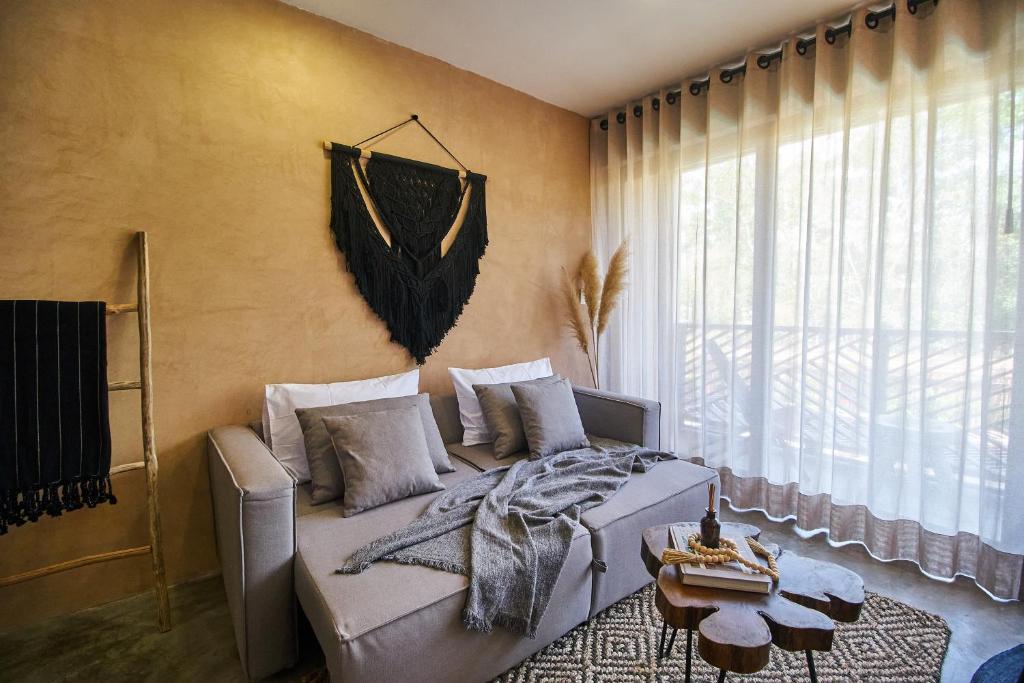 Chic Apartment with Private Entrance & bikes & pool room 3