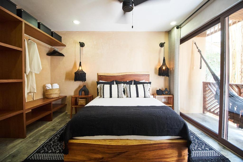 Chic Apartment with Private Entrance & bikes & pool room 6